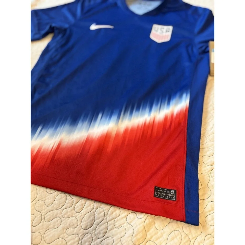Nike Men's USA Soccer Team  Size Medium Blue and Red Nike Jersey #530